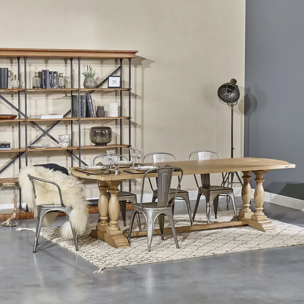 Photo d'une table abbaye en pin massif